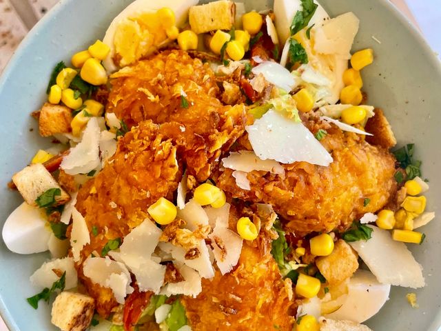 YOLO Suresnes Chicken salade