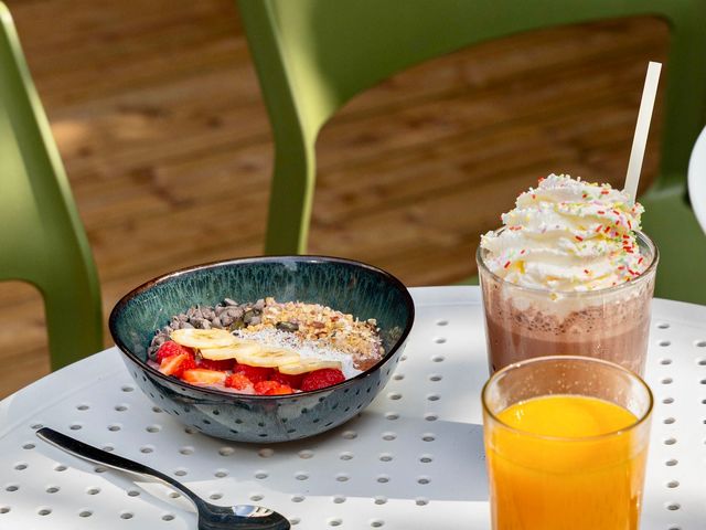 YOLO Suresnes Granola bowl aux fruits de saison