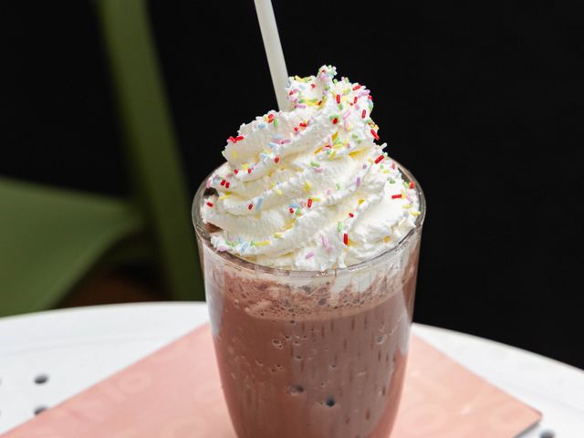 YOLO Suresnes Milkshake