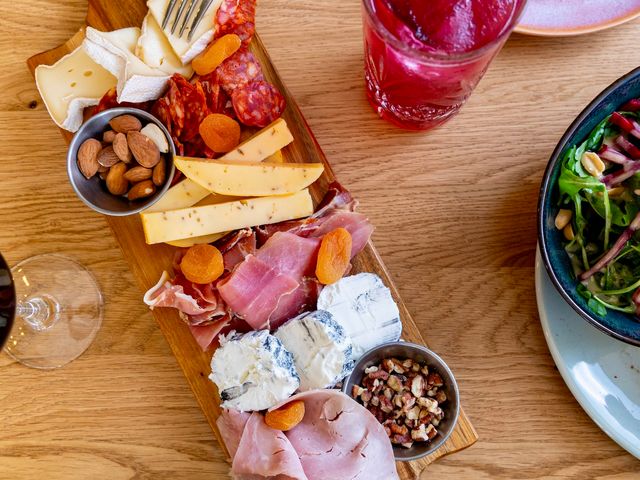 YOLO Suresnes Planche charcuterie & fromages