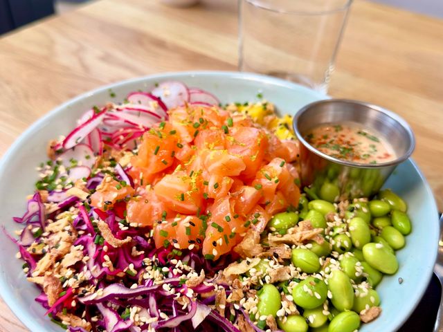 YOLO Suresnes Poke bowl saumon